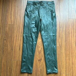 💚💚NWT Saints 21 Polyurethane Slacks💚💚